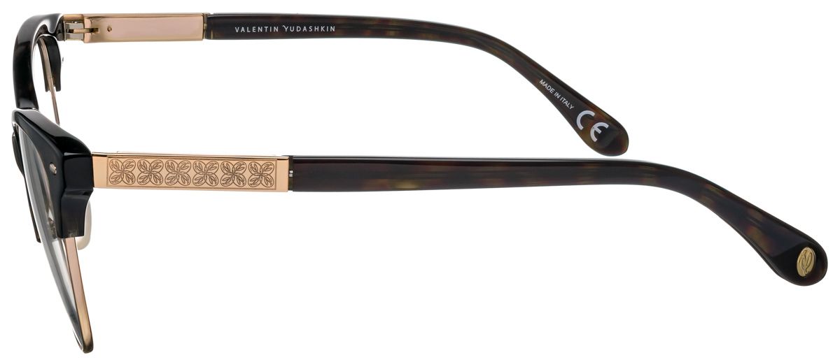 Valentin Yudashkin 4 01